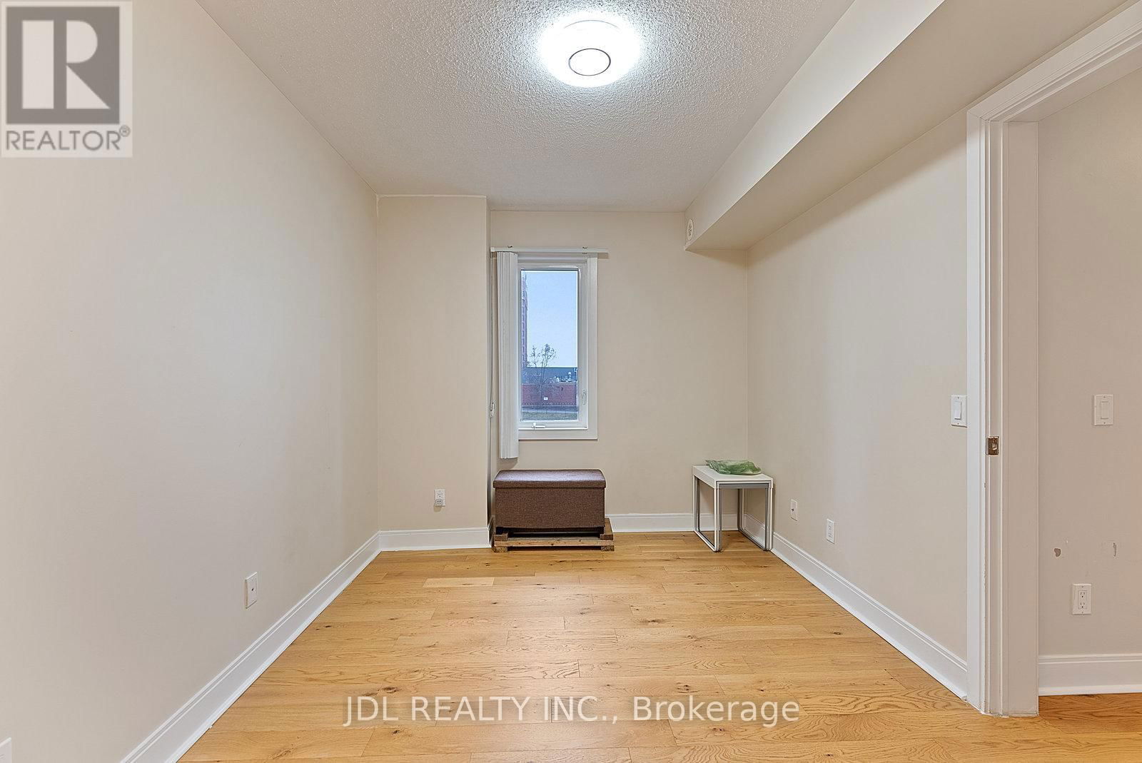 76 - 315 VILLAGE GREEN SQUARE Image 35