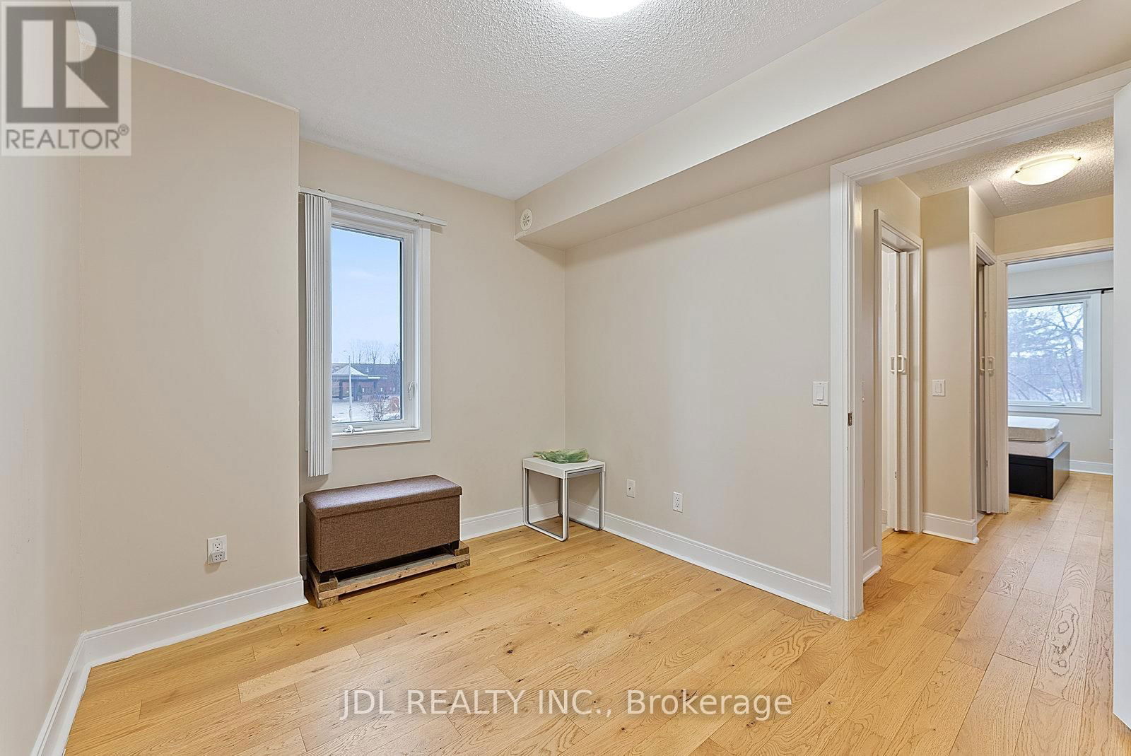 76 - 315 VILLAGE GREEN SQUARE Image 37