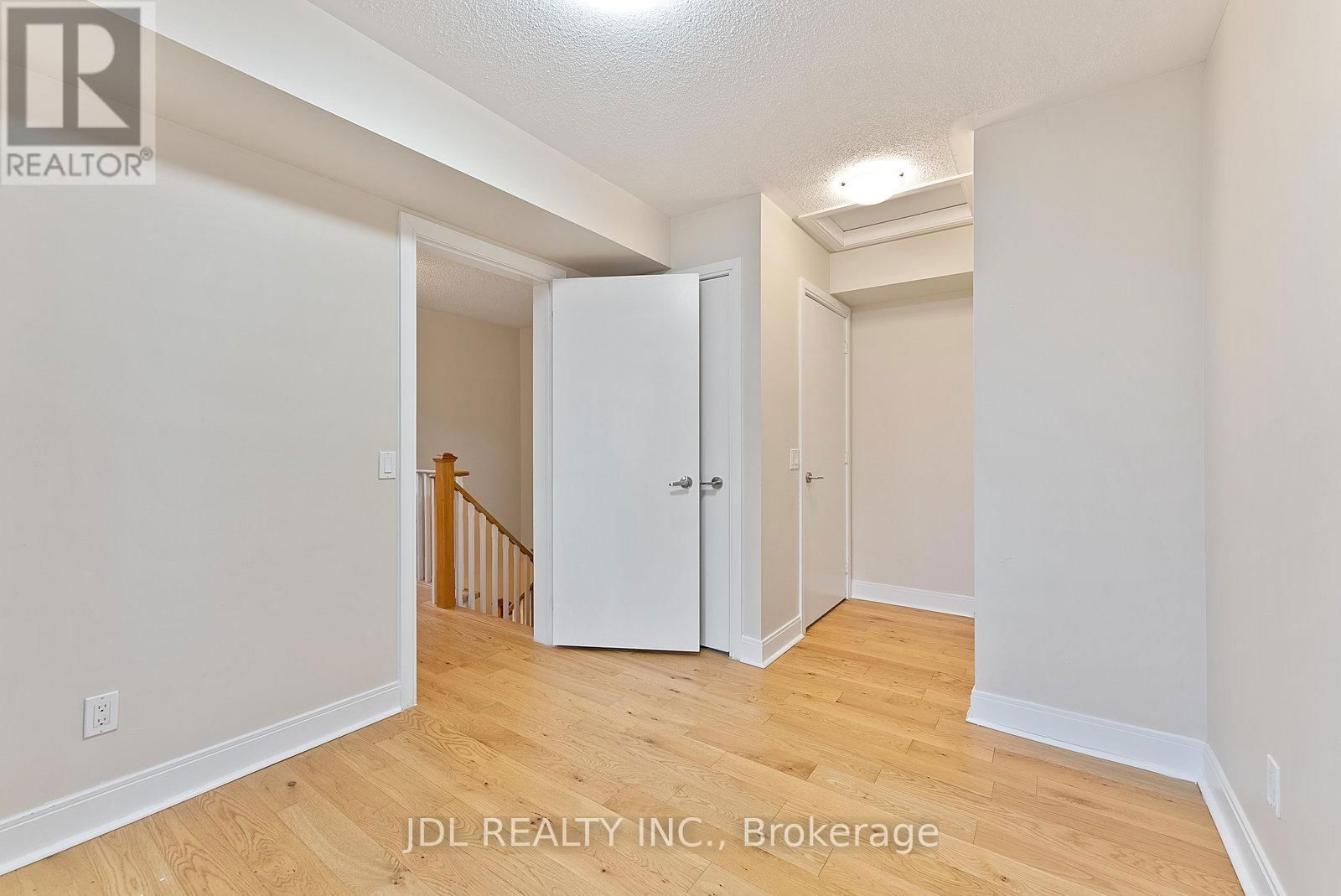 76 - 315 VILLAGE GREEN SQUARE Image 38