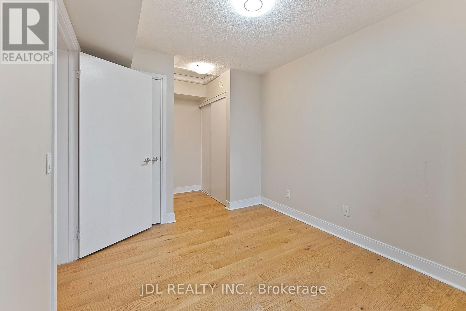 76 - 315 VILLAGE GREEN SQUARE Image 39