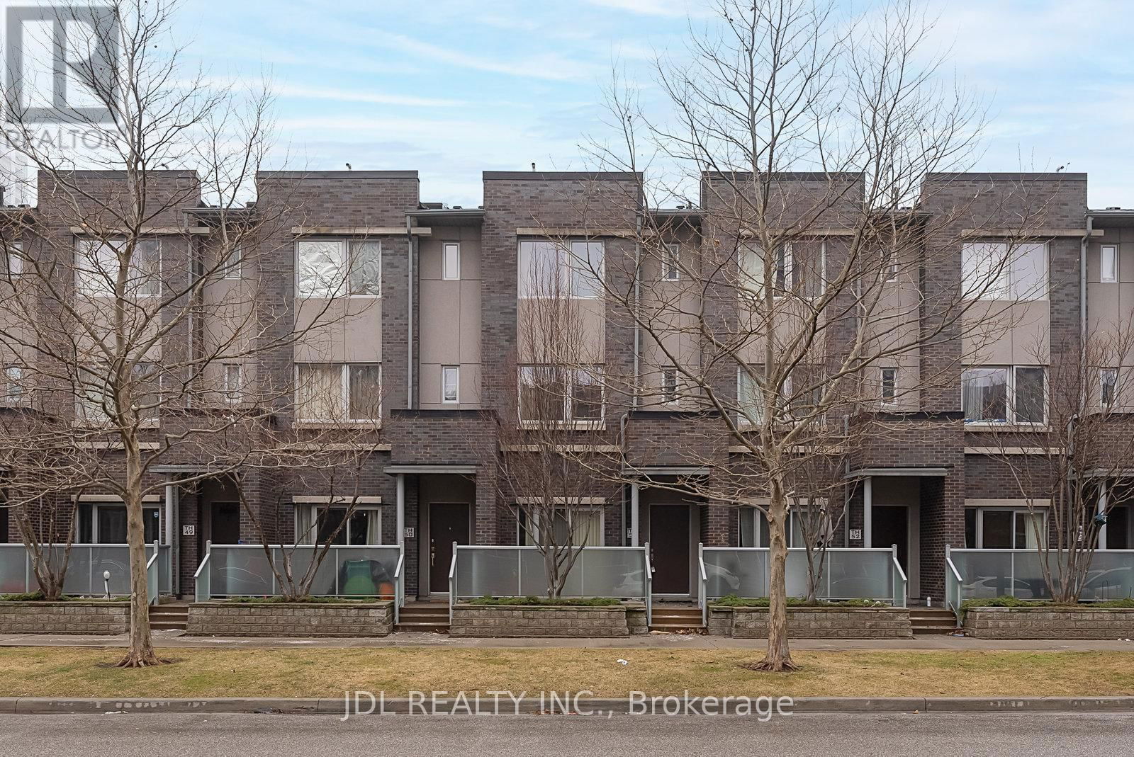 76 - 315 VILLAGE GREEN SQUARE Image 4