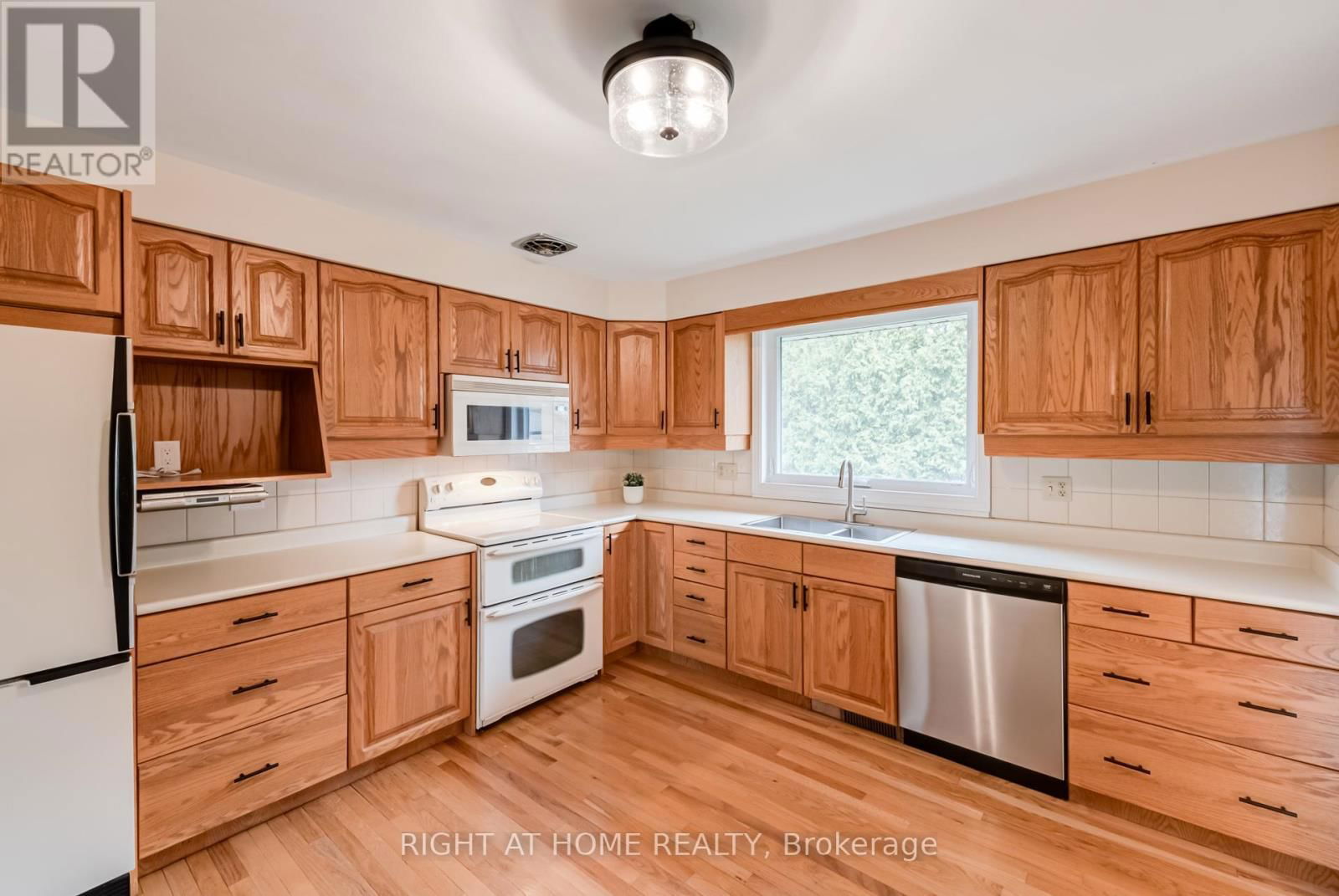 853 FERNHILL BOULEVARD Image 11