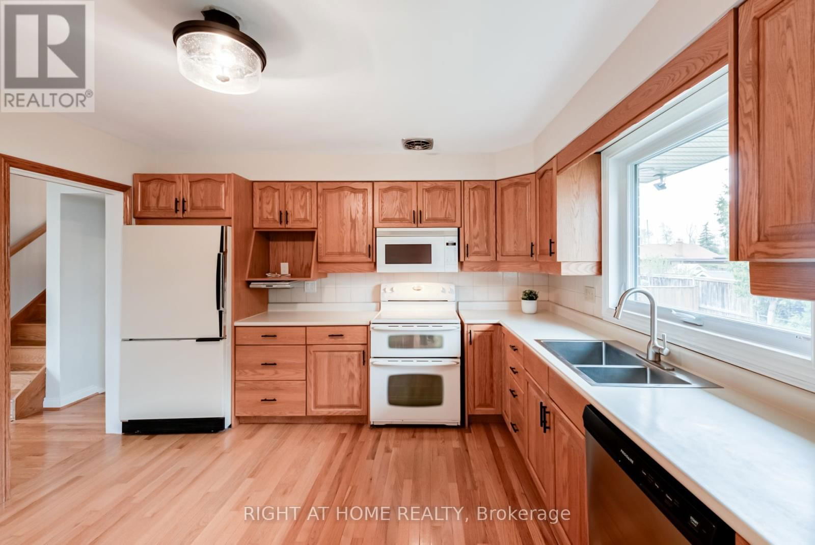 853 FERNHILL BOULEVARD Image 12