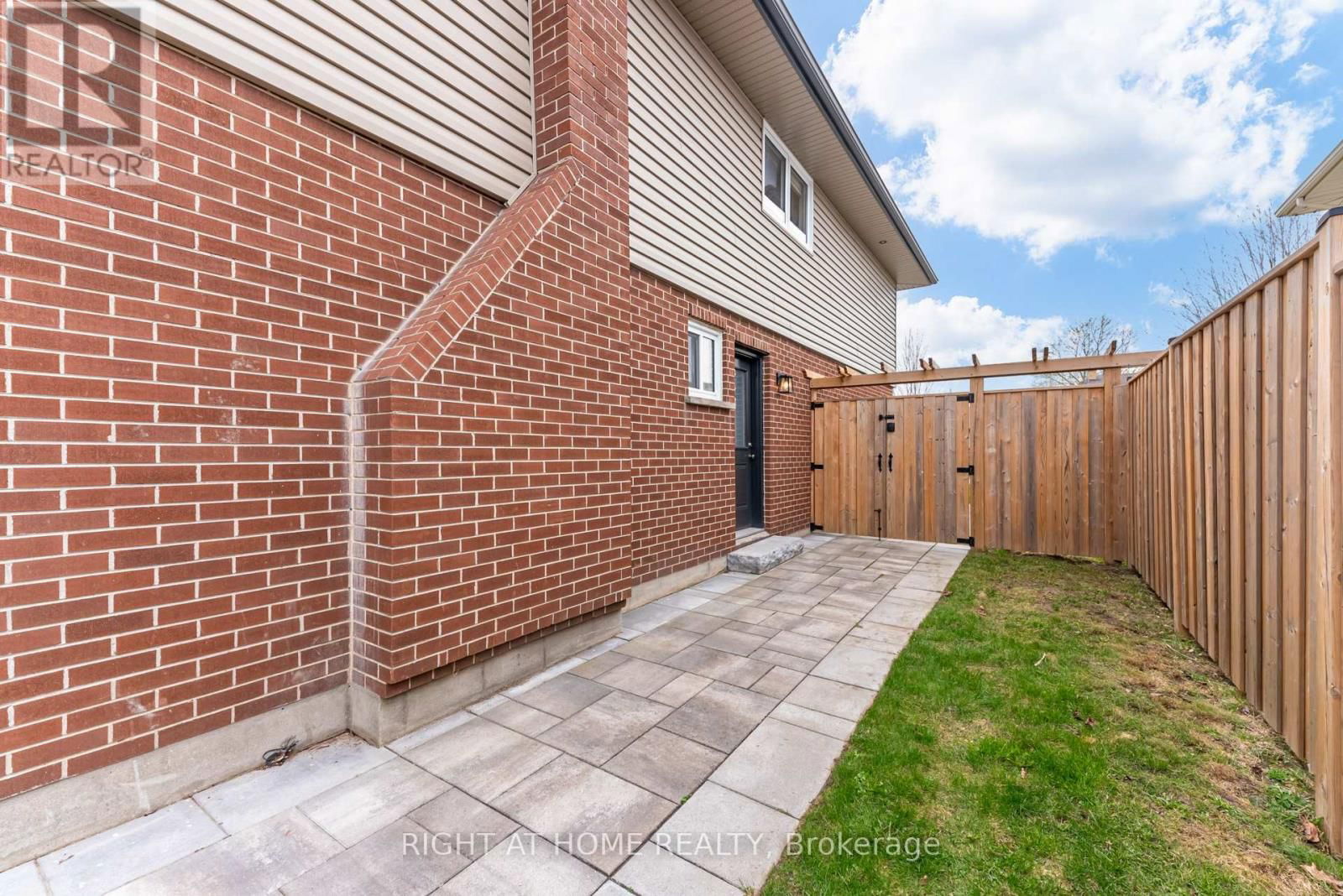 853 FERNHILL BOULEVARD Image 33