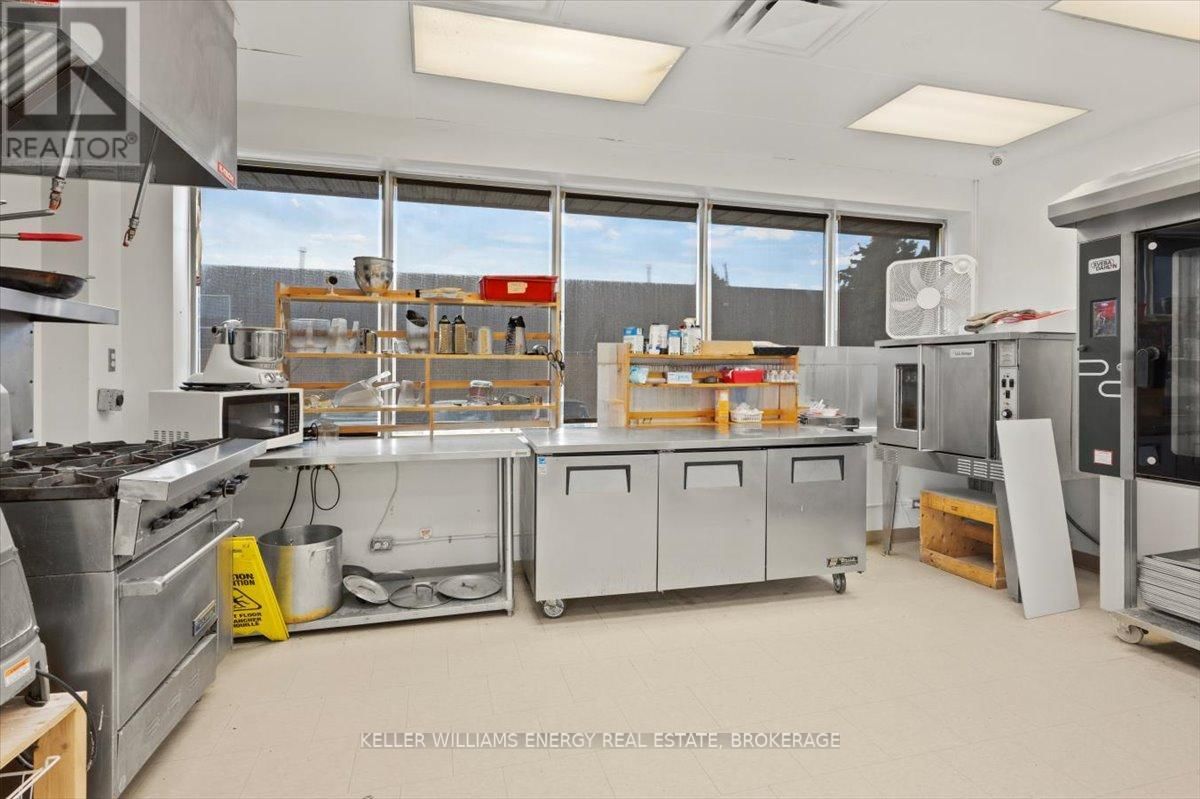 109 - 1077 BOUNDARY ROAD Image 10