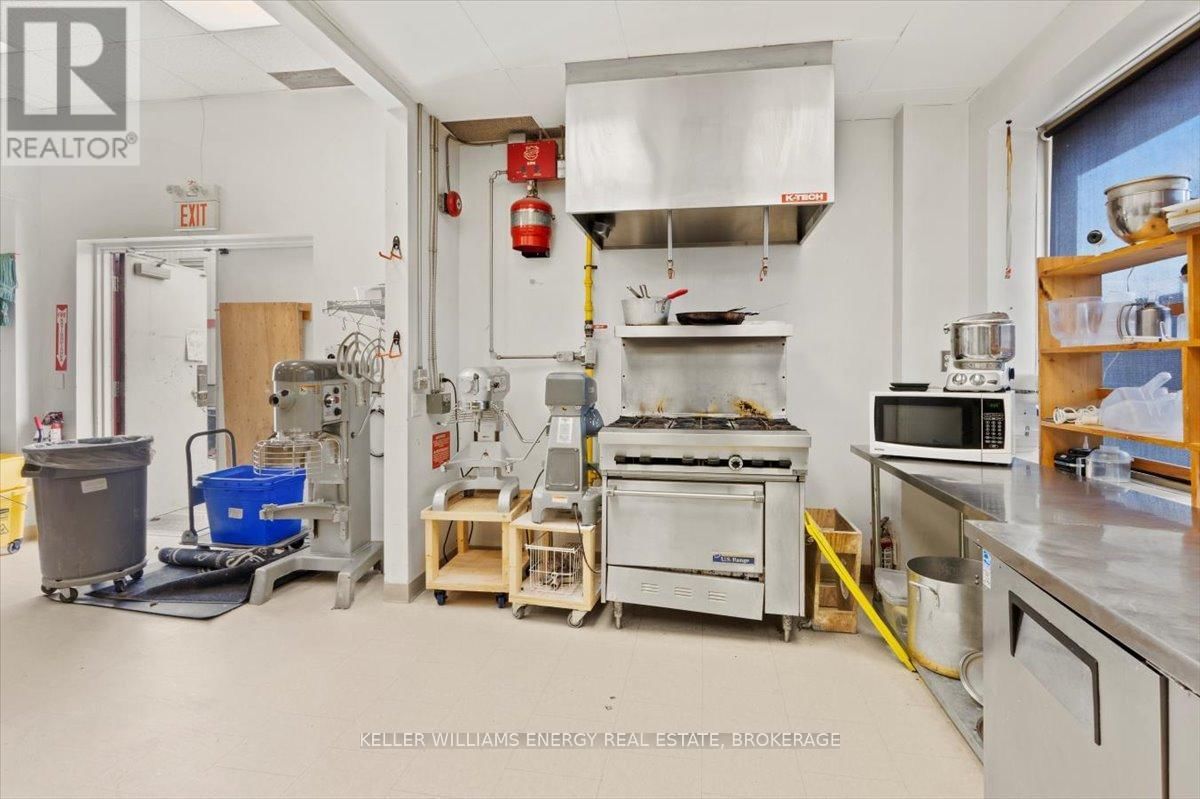 109 - 1077 BOUNDARY ROAD Image 11