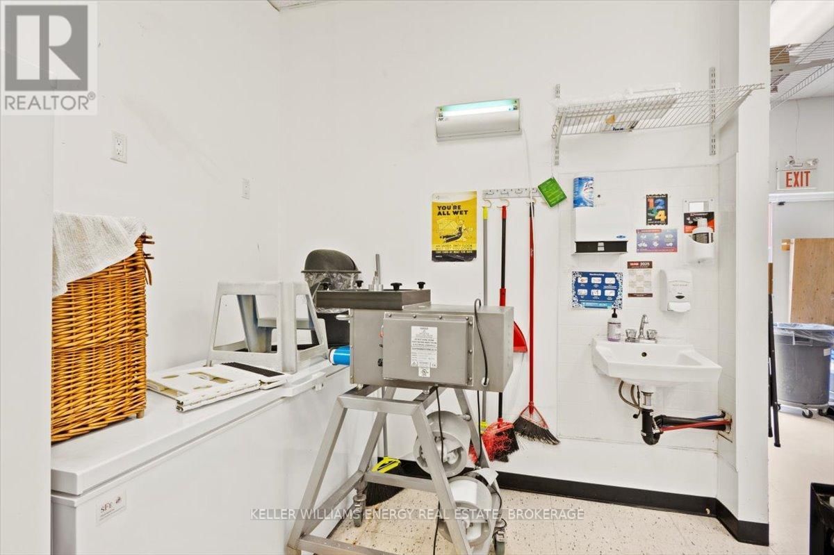 109 - 1077 BOUNDARY ROAD Image 17