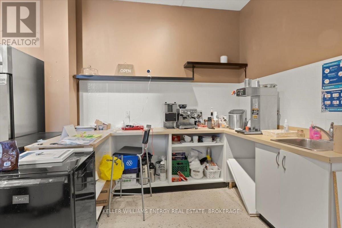 109 - 1077 BOUNDARY ROAD Image 8
