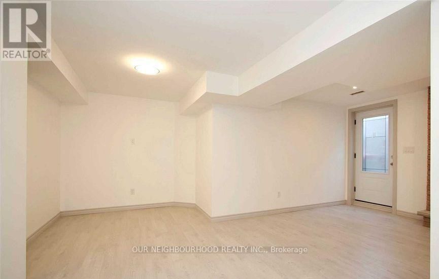 2302 WILDWOOD CRESCENT Image 6
