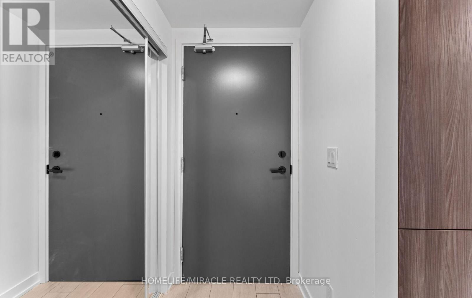 720 - 2033 KENNEDY ROAD Image 12