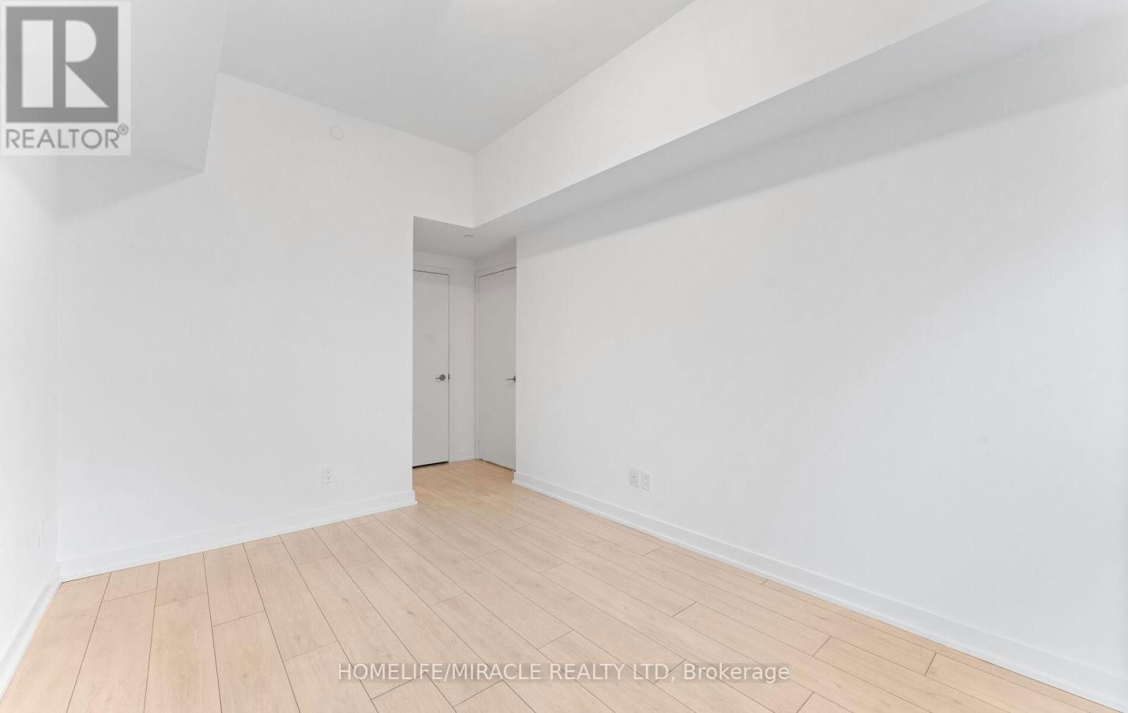 720 - 2033 KENNEDY ROAD Image 26
