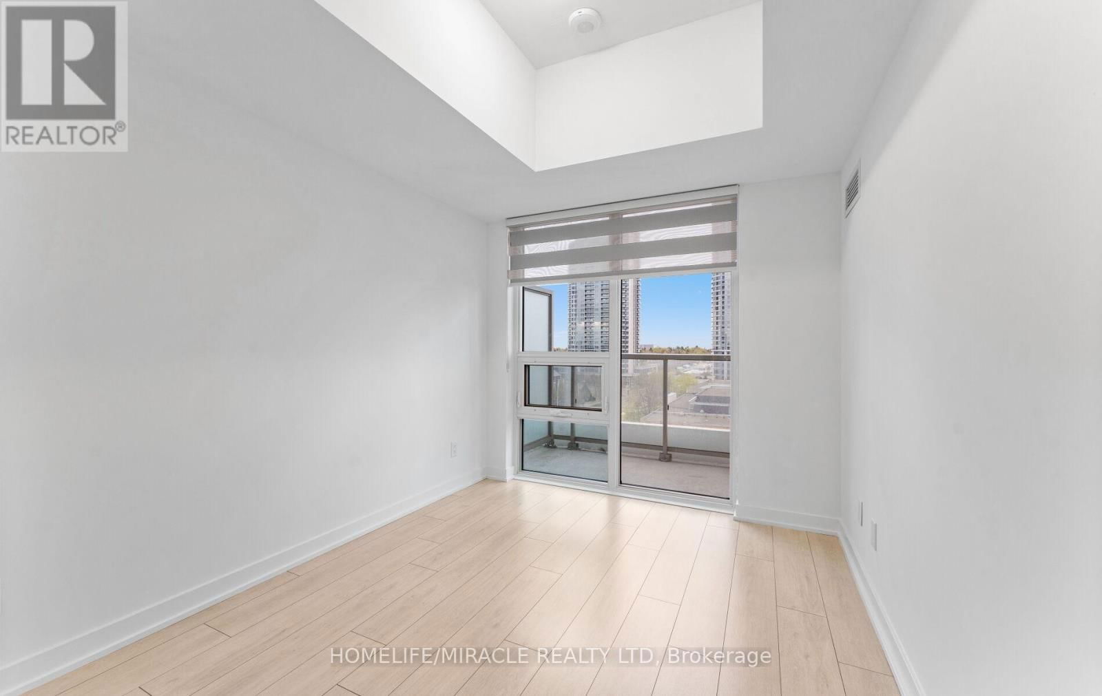 720 - 2033 KENNEDY ROAD Image 30