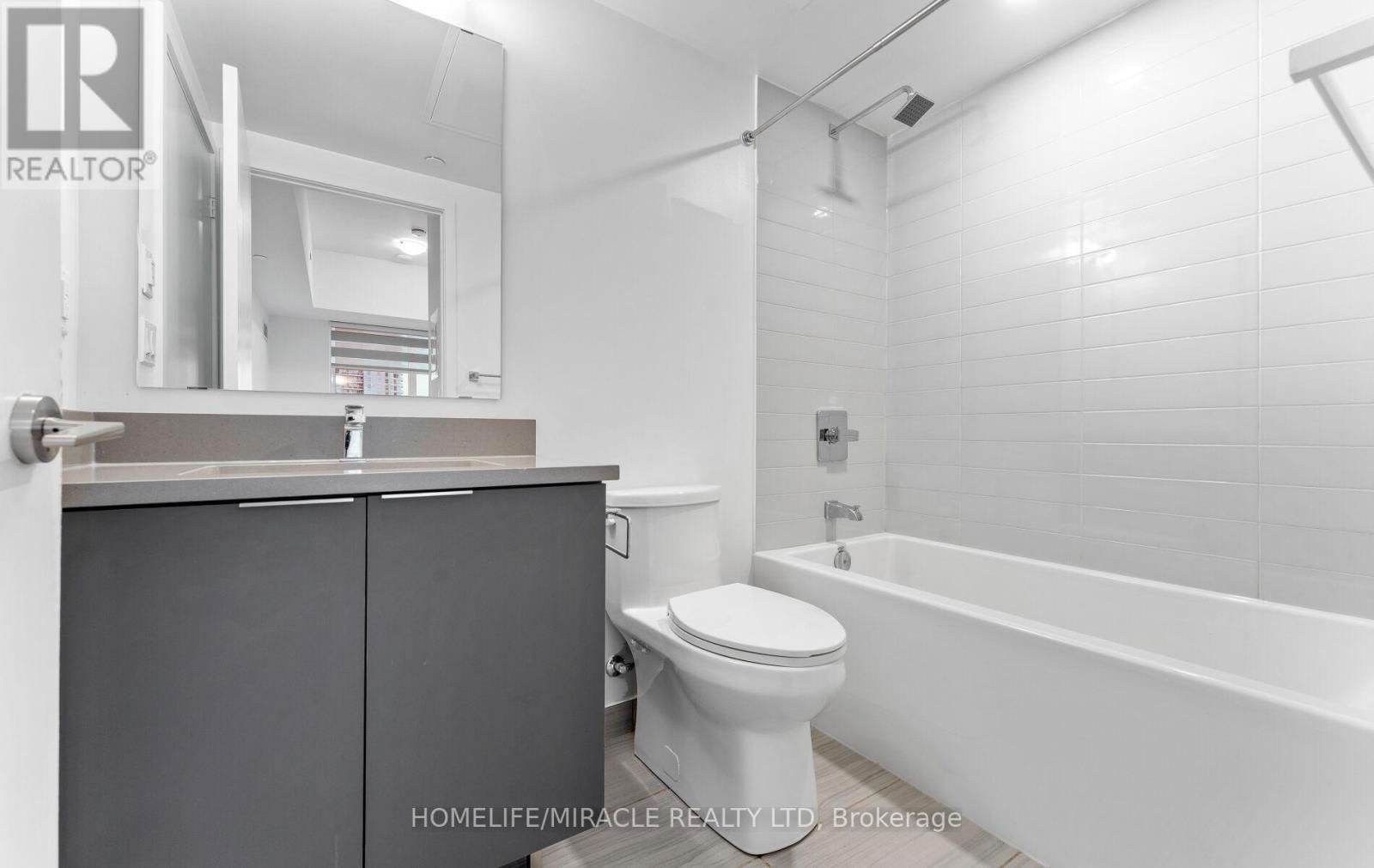 720 - 2033 KENNEDY ROAD Image 33