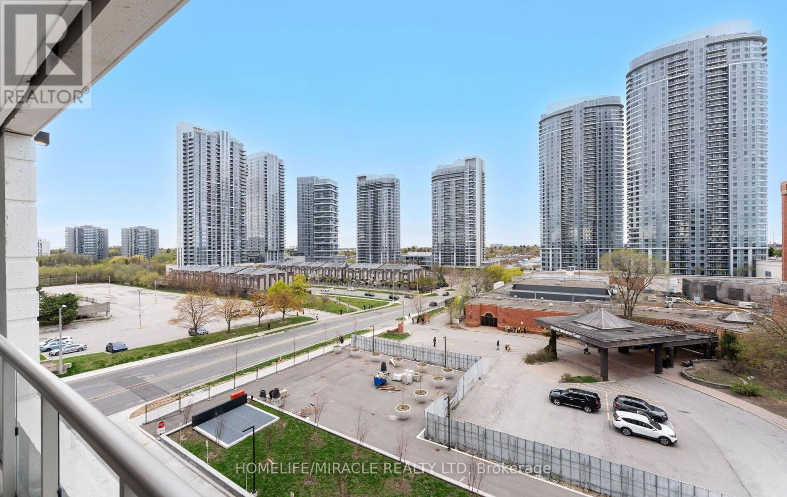 720 - 2033 KENNEDY ROAD Image 36