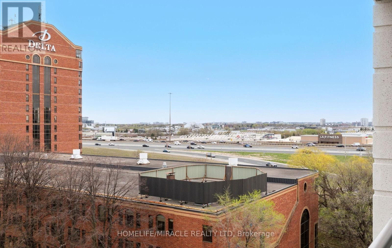 720 - 2033 KENNEDY ROAD Image 37