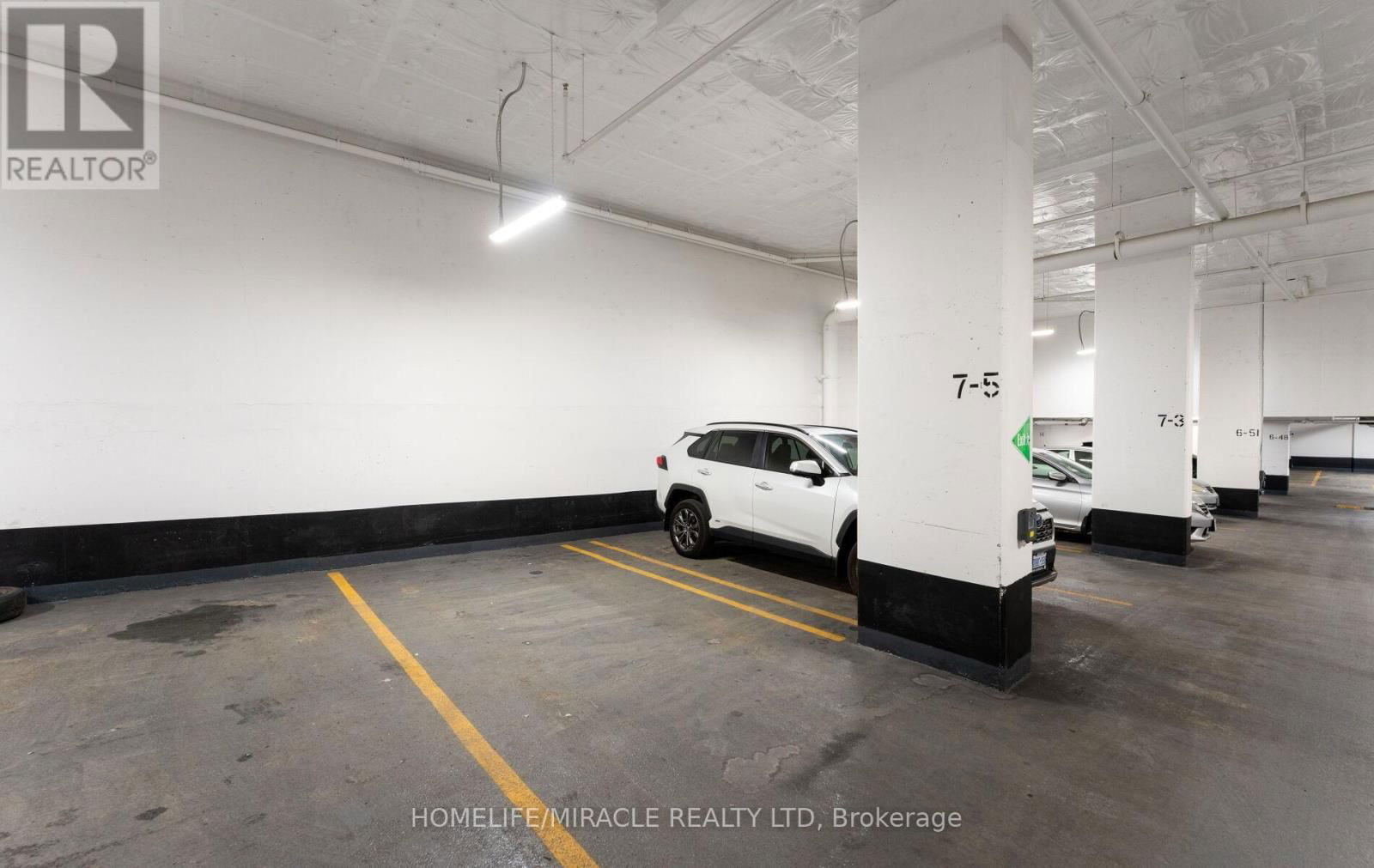 720 - 2033 KENNEDY ROAD Image 39