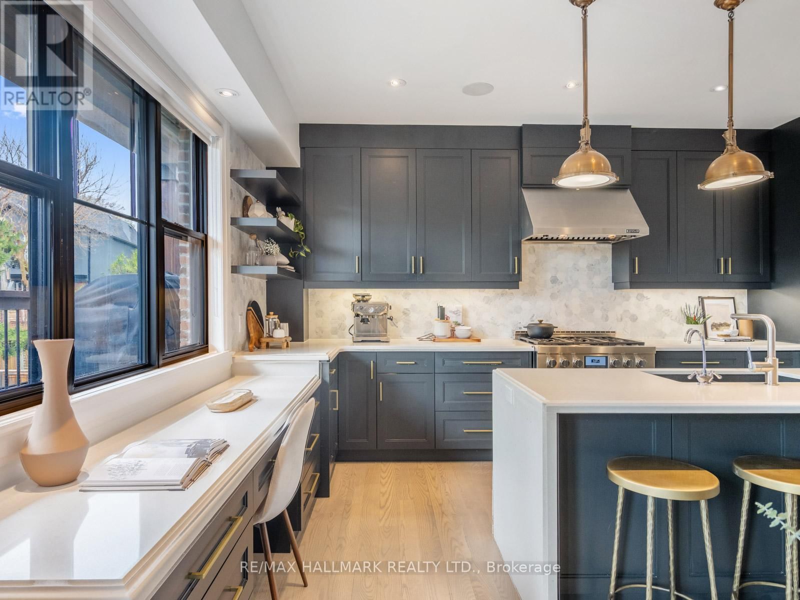 25 PARKLAND ROAD Image 16