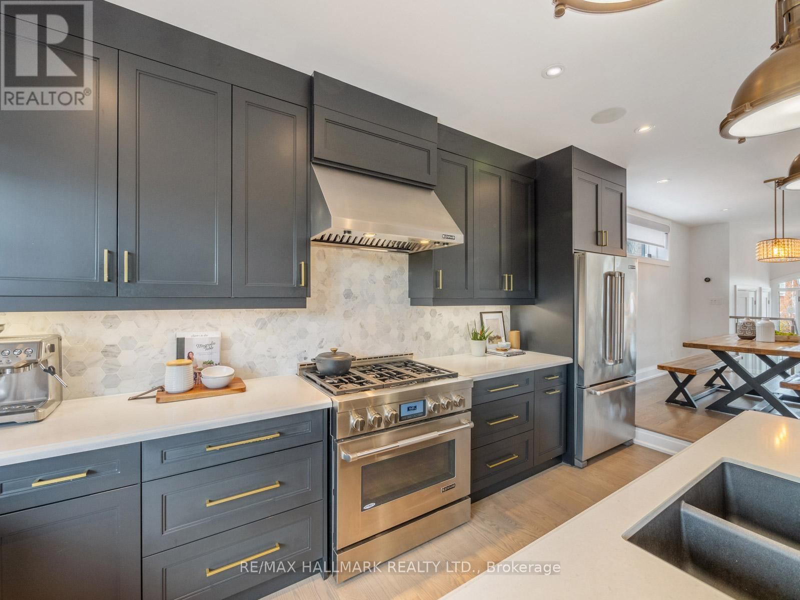 25 PARKLAND ROAD Image 17