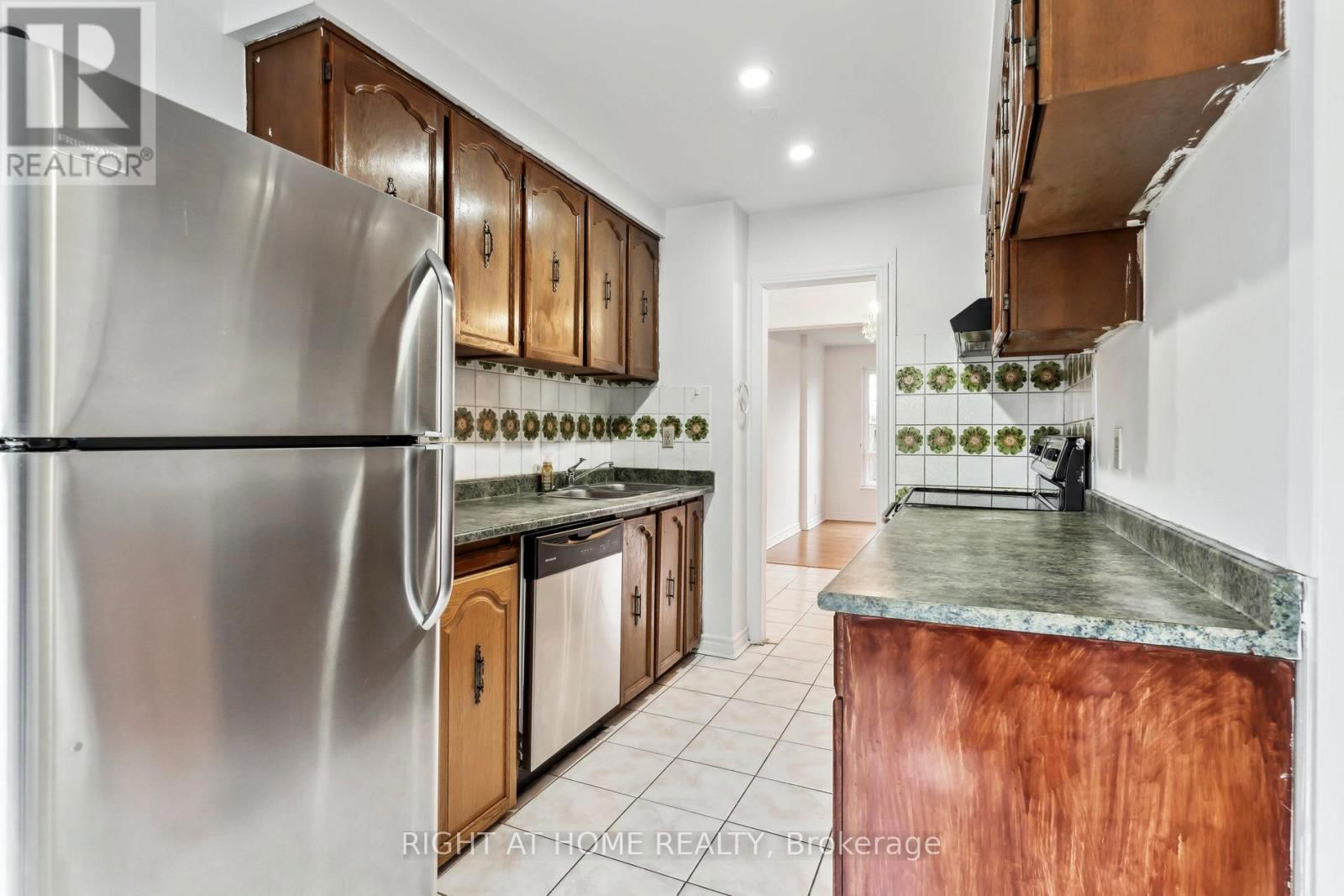92 - 44 CHESTER LE BOULEVARD Image 12