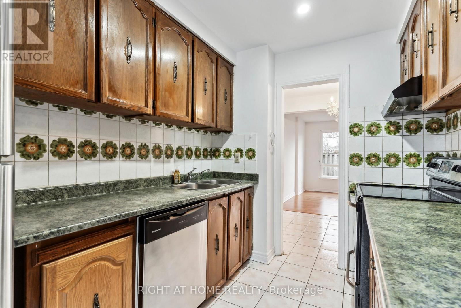 92 - 44 CHESTER LE BOULEVARD Image 15
