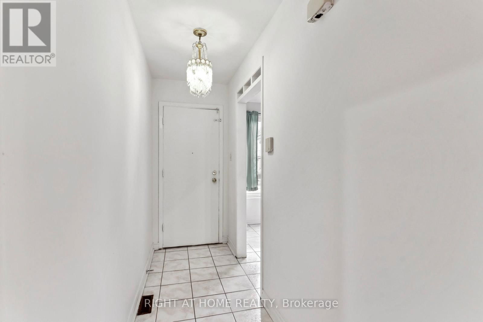92 - 44 CHESTER LE BOULEVARD Image 2