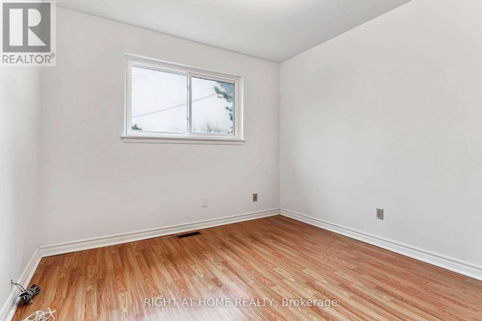 92 - 44 CHESTER LE BOULEVARD Image 25
