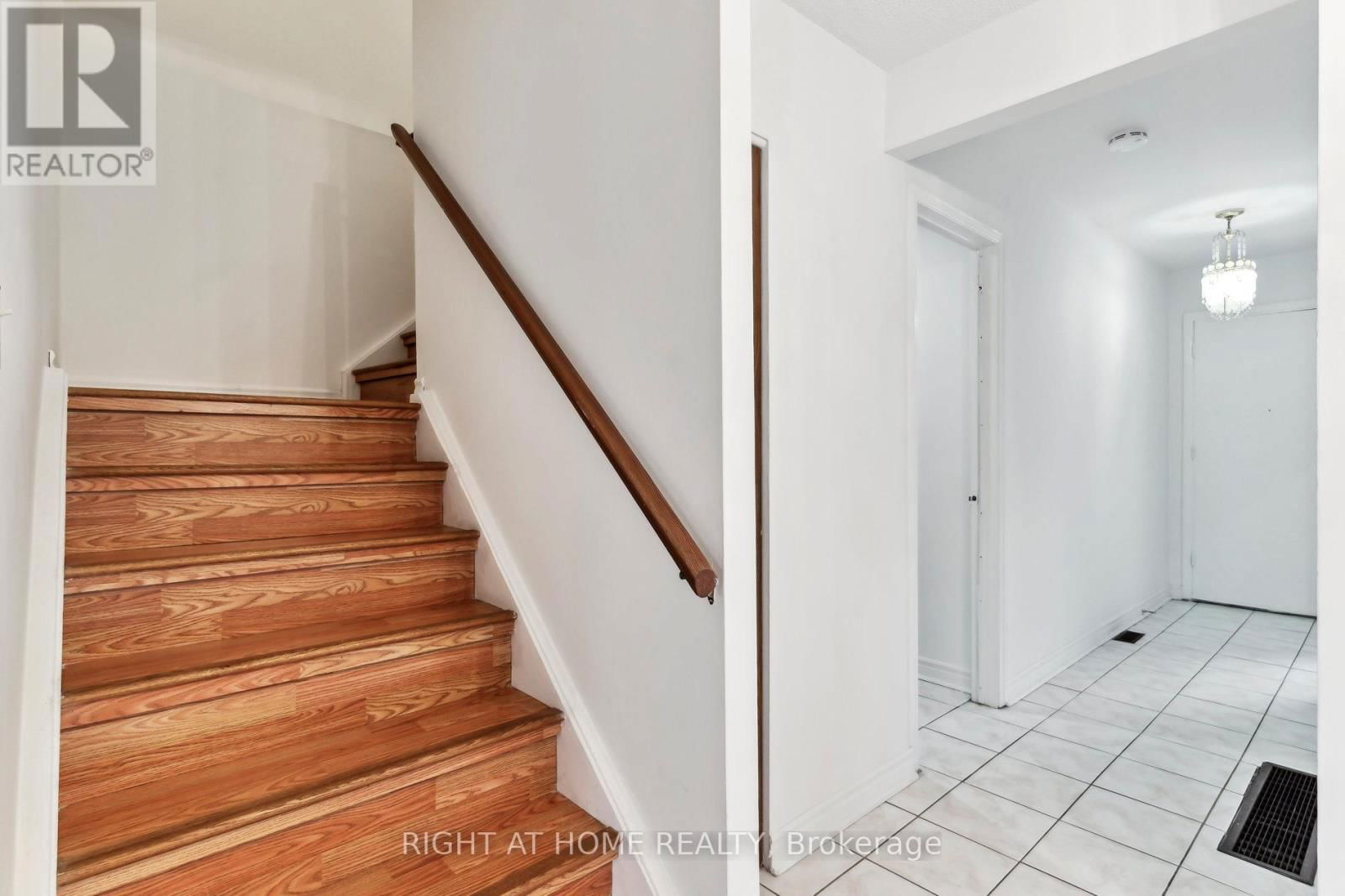 92 - 44 CHESTER LE BOULEVARD Image 5