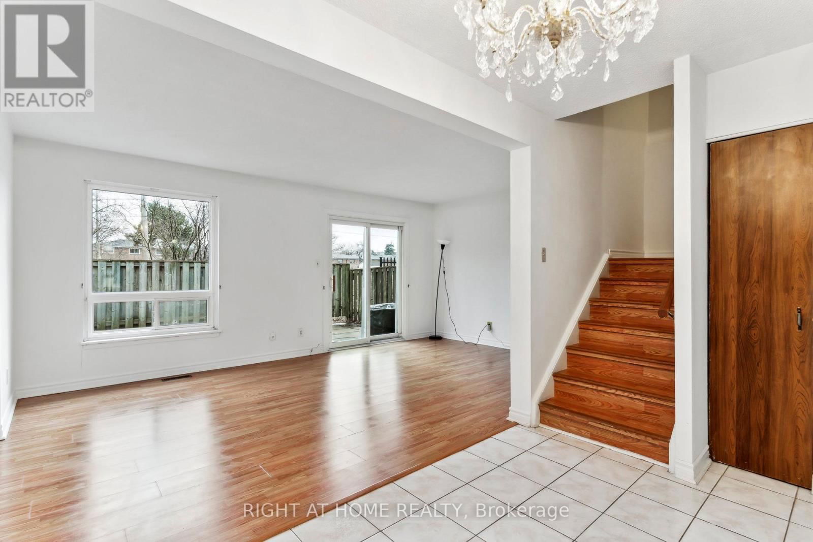 92 - 44 CHESTER LE BOULEVARD Image 6