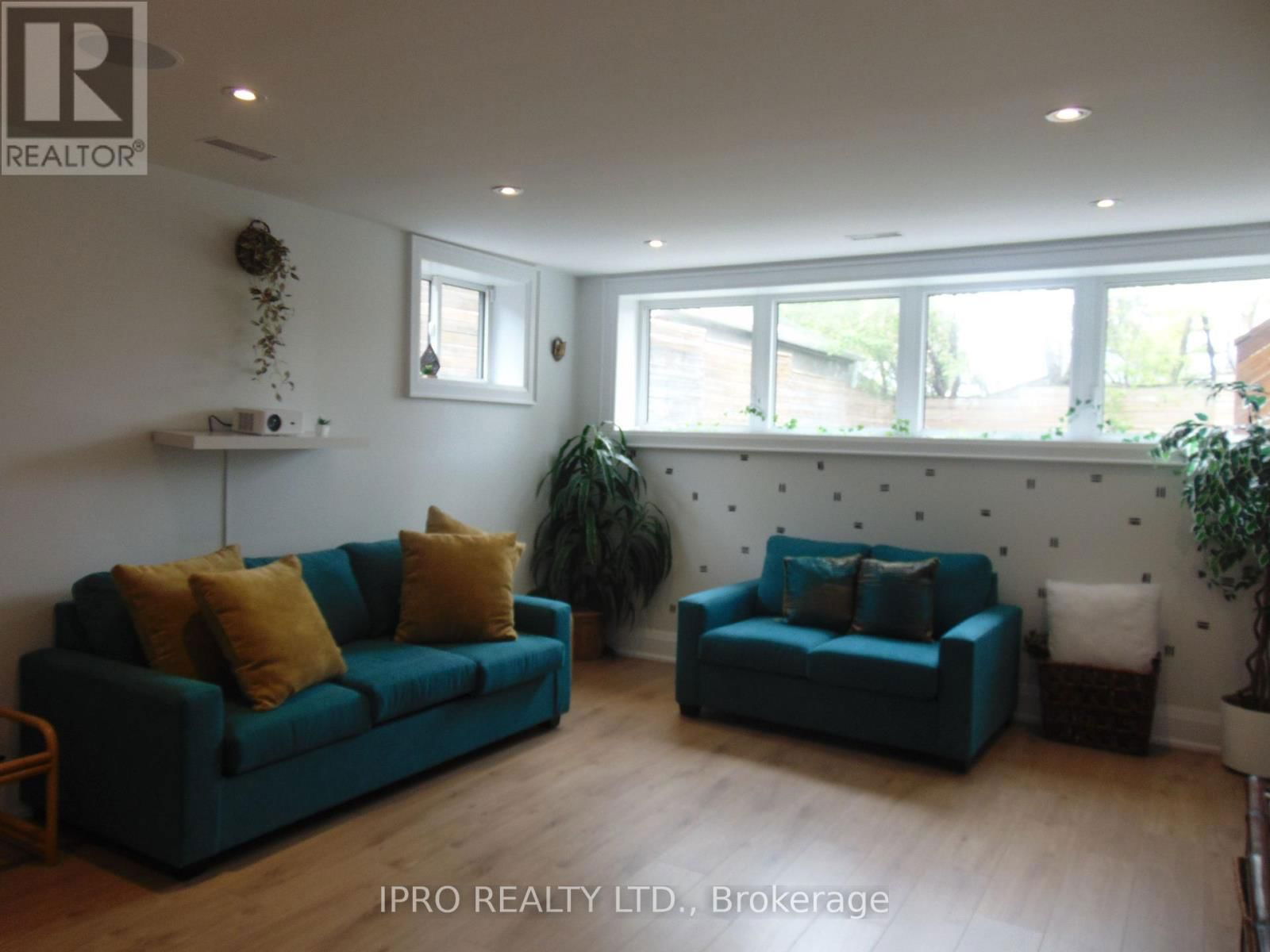 1BR Studio - 13 ADAIR ROAD Image 11