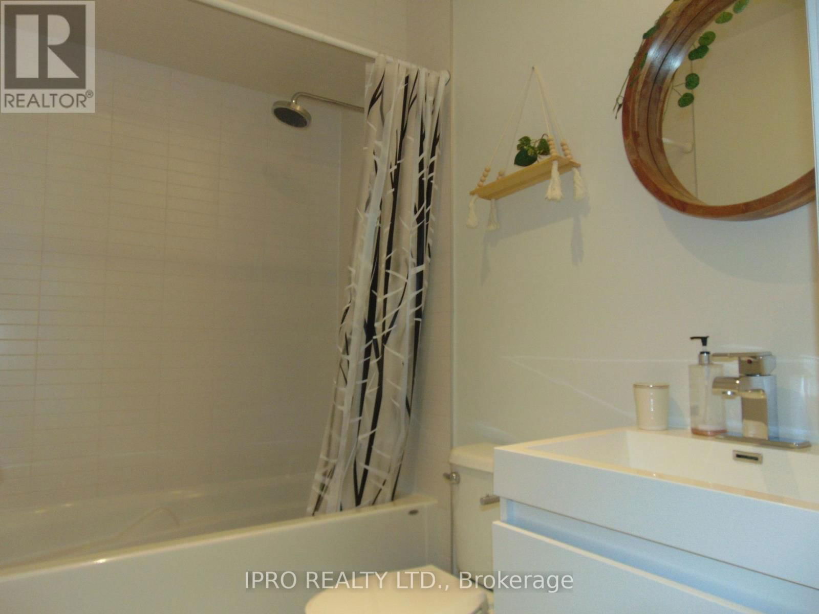 1BR Studio - 13 ADAIR ROAD Image 7