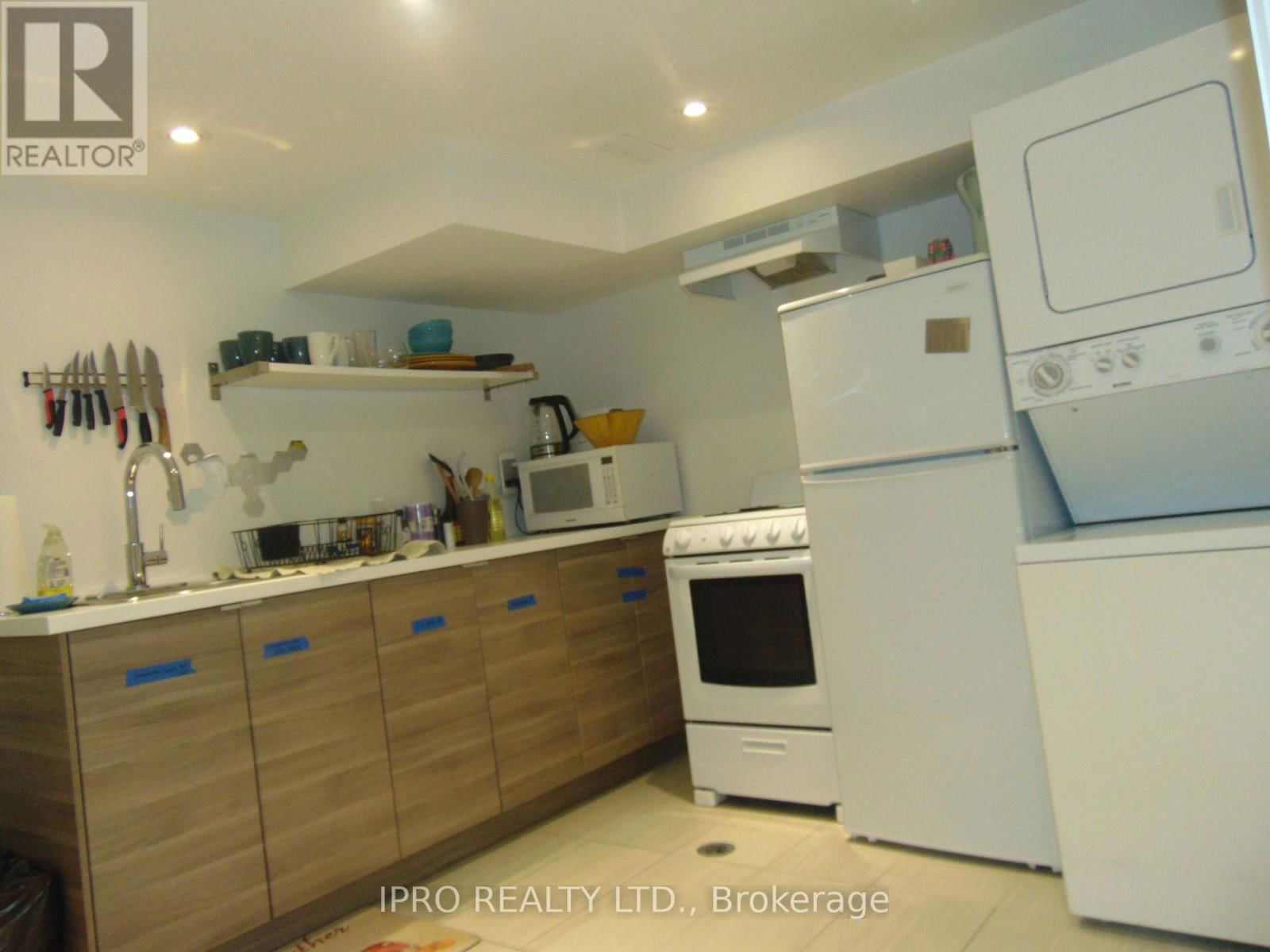 1BR Studio - 13 ADAIR ROAD Image 8