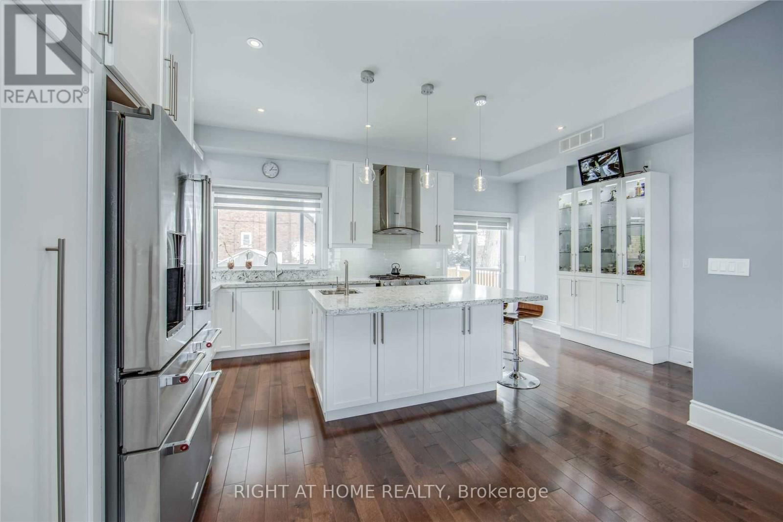 Main - 484 DONLANDS AVENUE Image 6