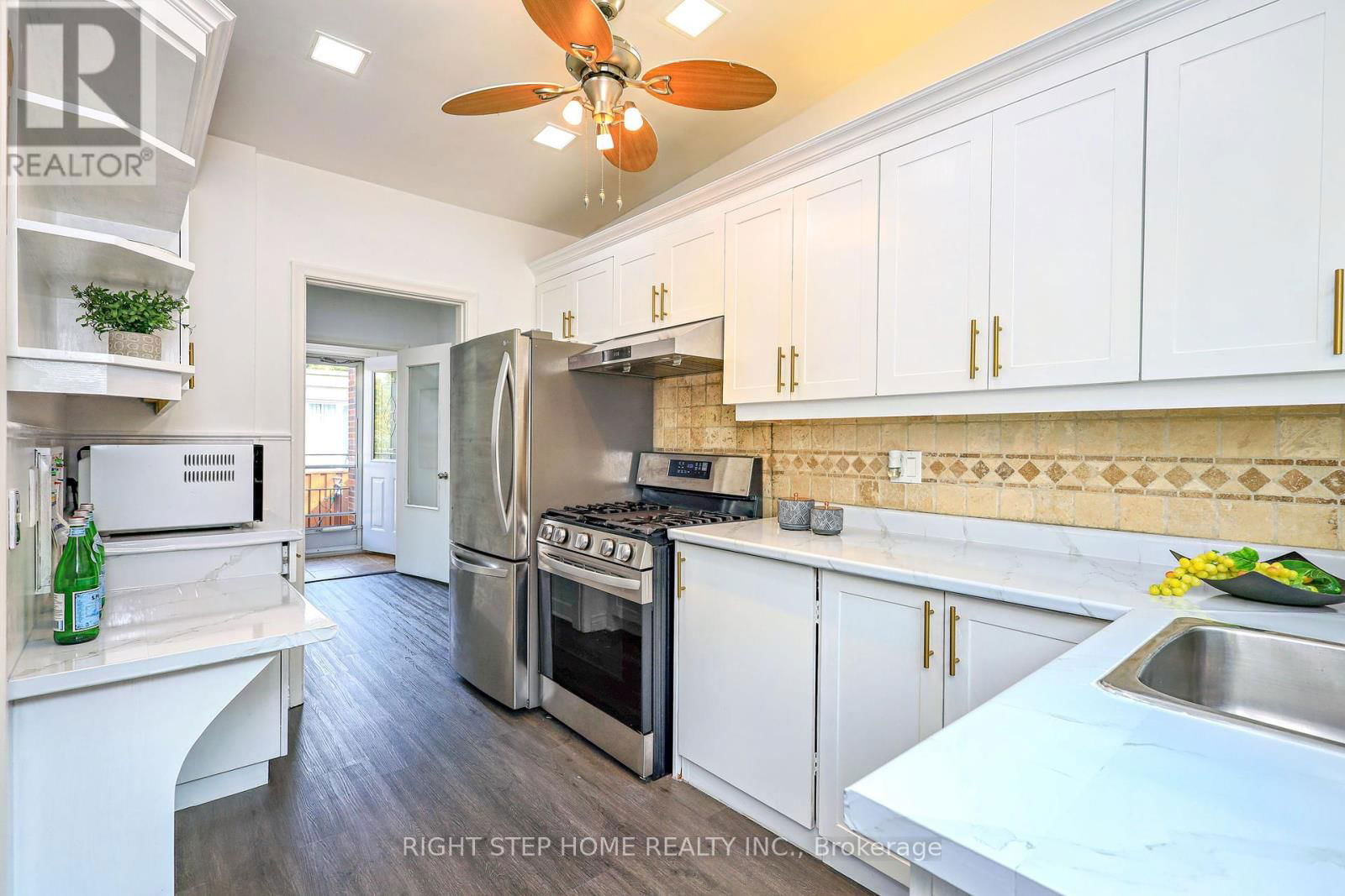 137 BENLEIGH DRIVE Image 9