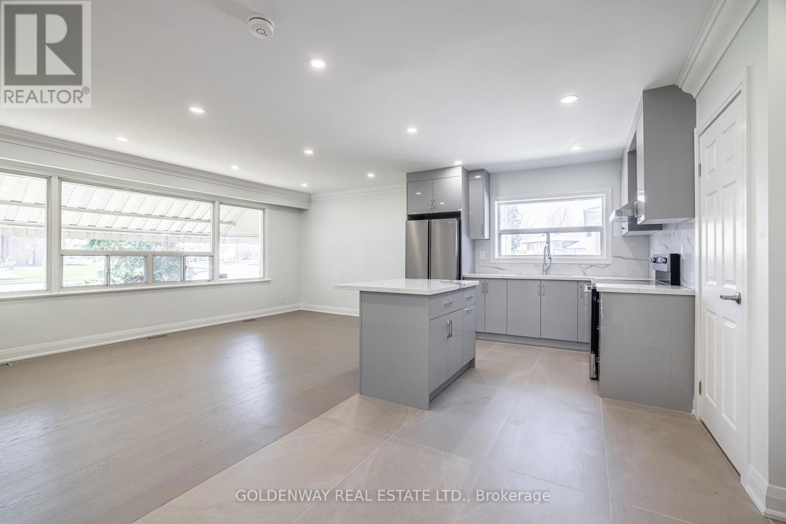 Upper - 30 MENDIP CRESCENT Image 11