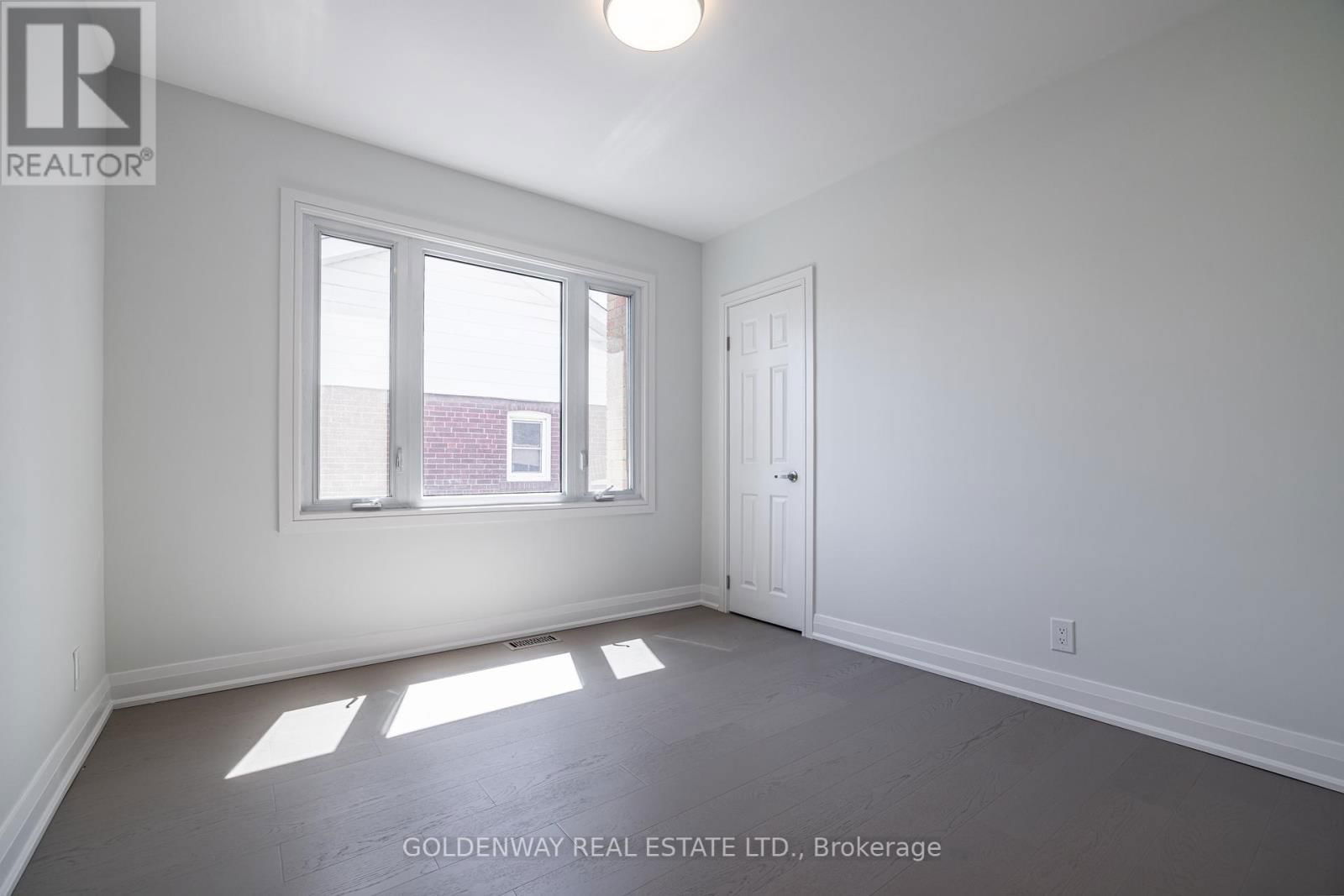 Upper - 30 MENDIP CRESCENT Image 14