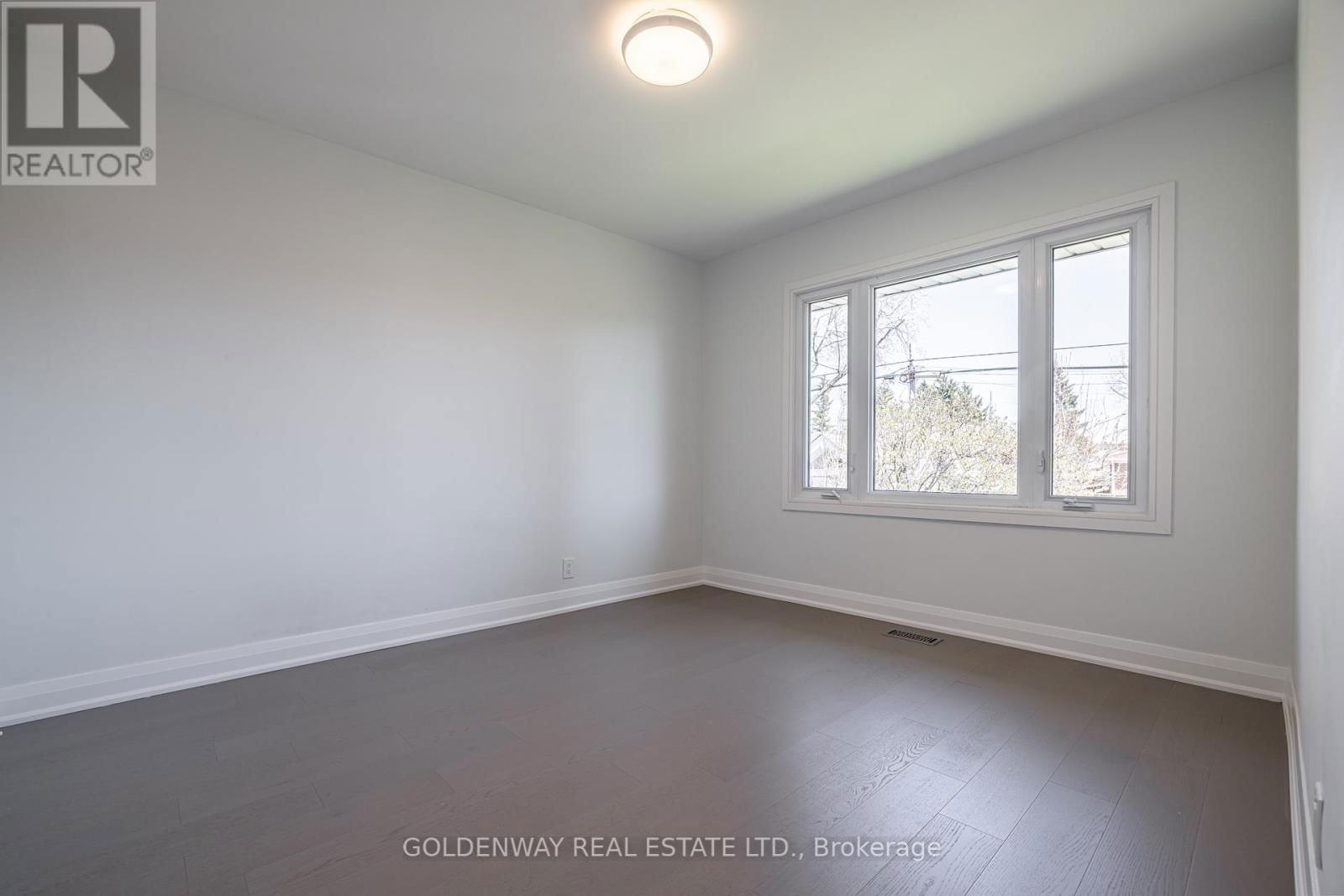 Upper - 30 MENDIP CRESCENT Image 17