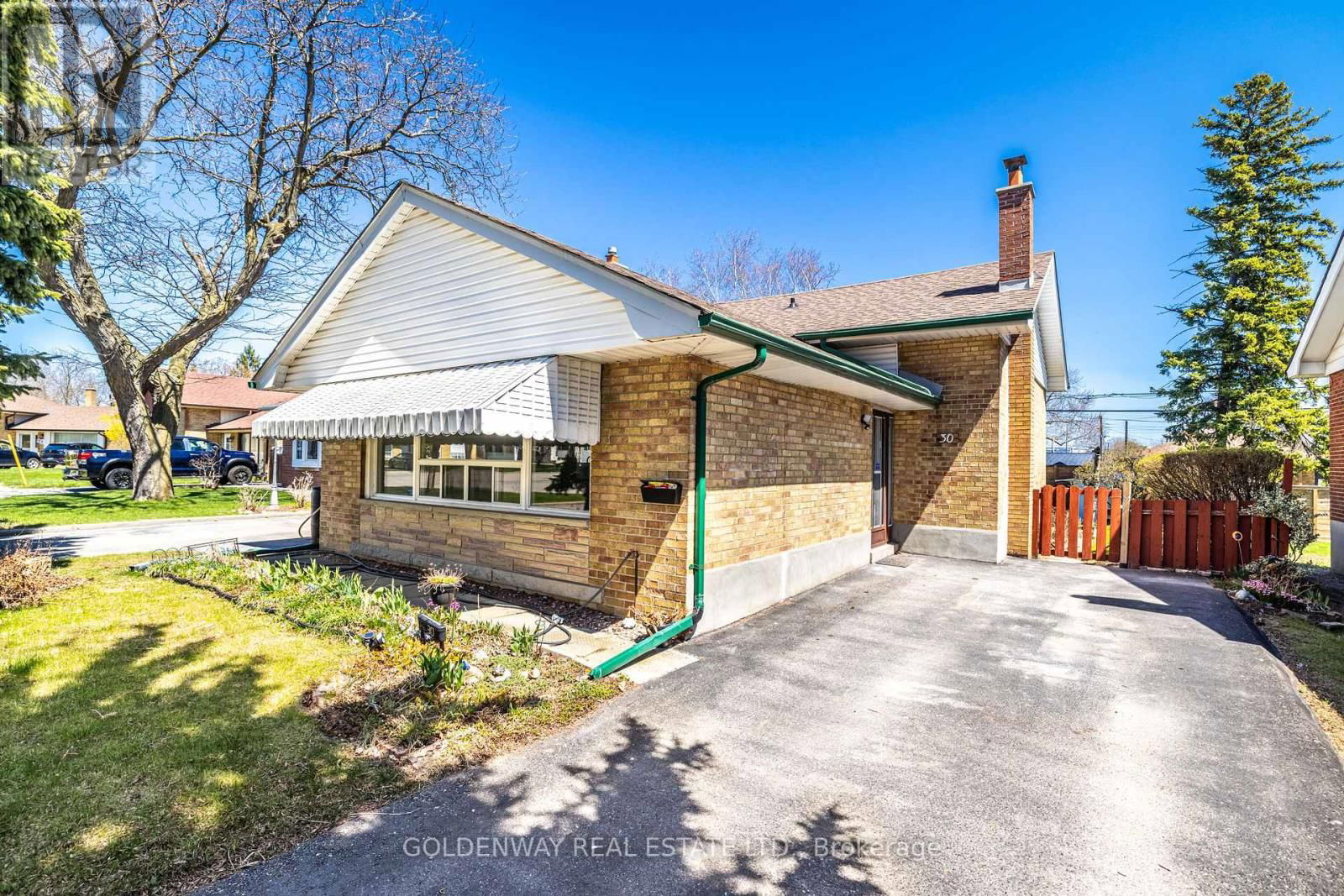 Upper - 30 MENDIP CRESCENT Image 2