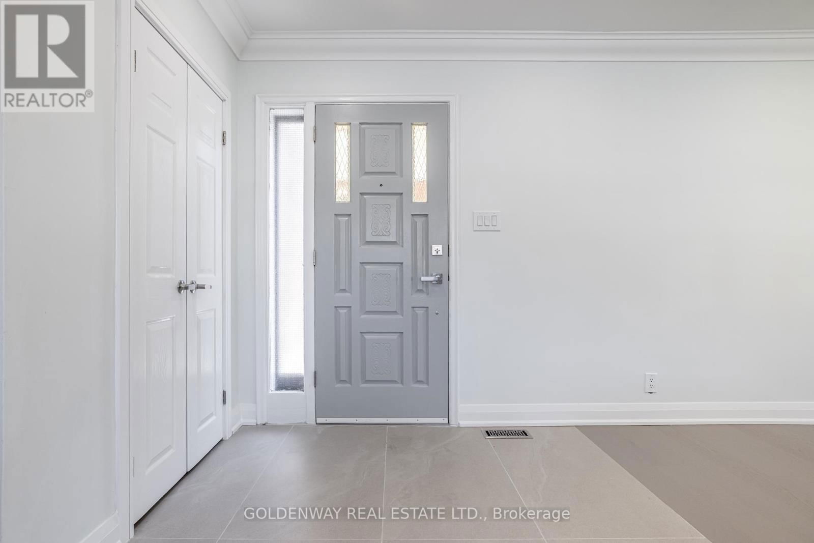Upper - 30 MENDIP CRESCENT Image 3