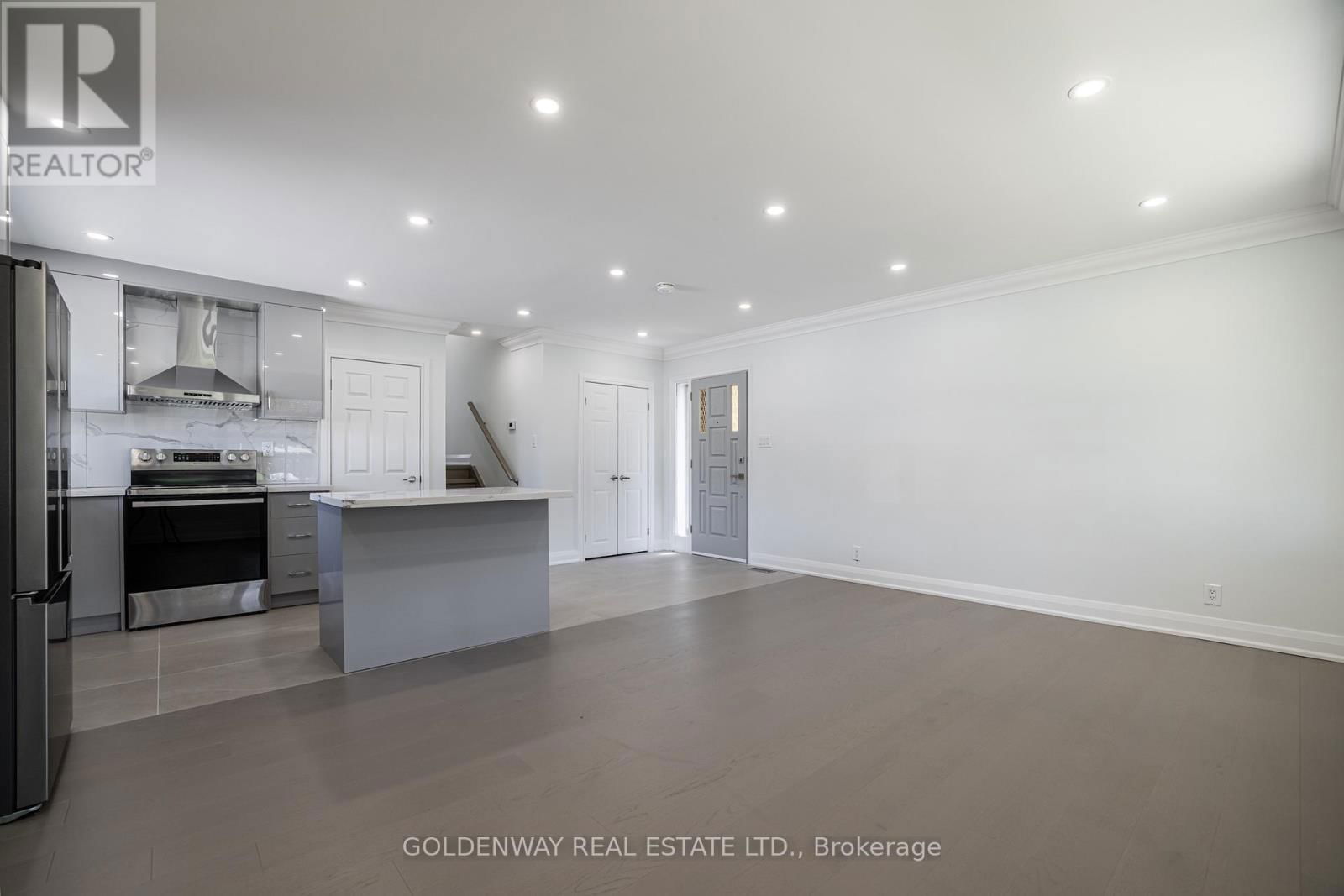 Upper - 30 MENDIP CRESCENT Image 7
