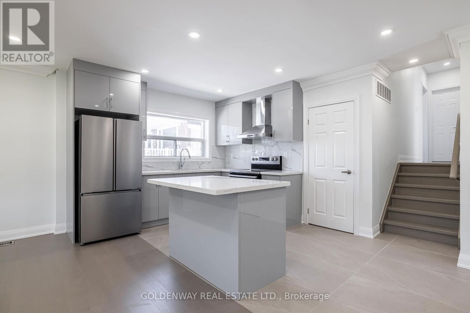 Upper - 30 MENDIP CRESCENT Image 9