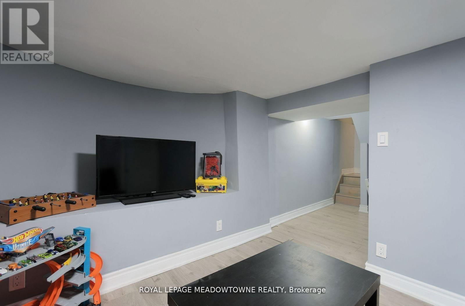 260 ATHOL STREET EAST Image 25