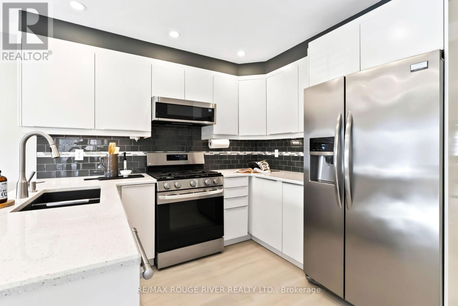 32 FENCEROW DRIVE Image 15