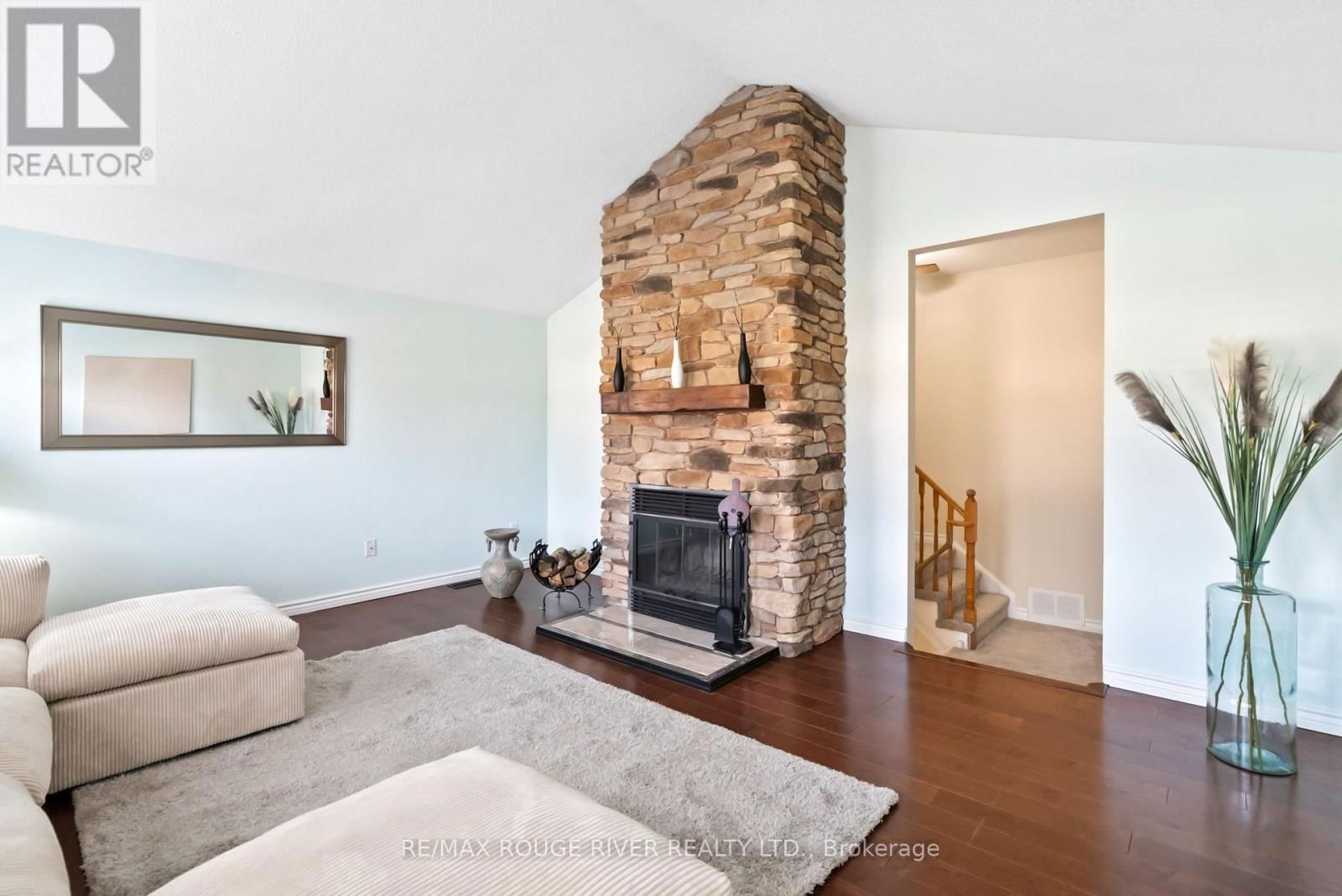 32 FENCEROW DRIVE Image 22