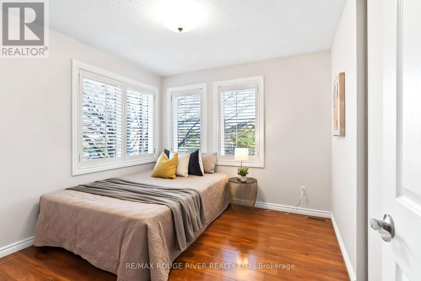 32 FENCEROW DRIVE Image 25