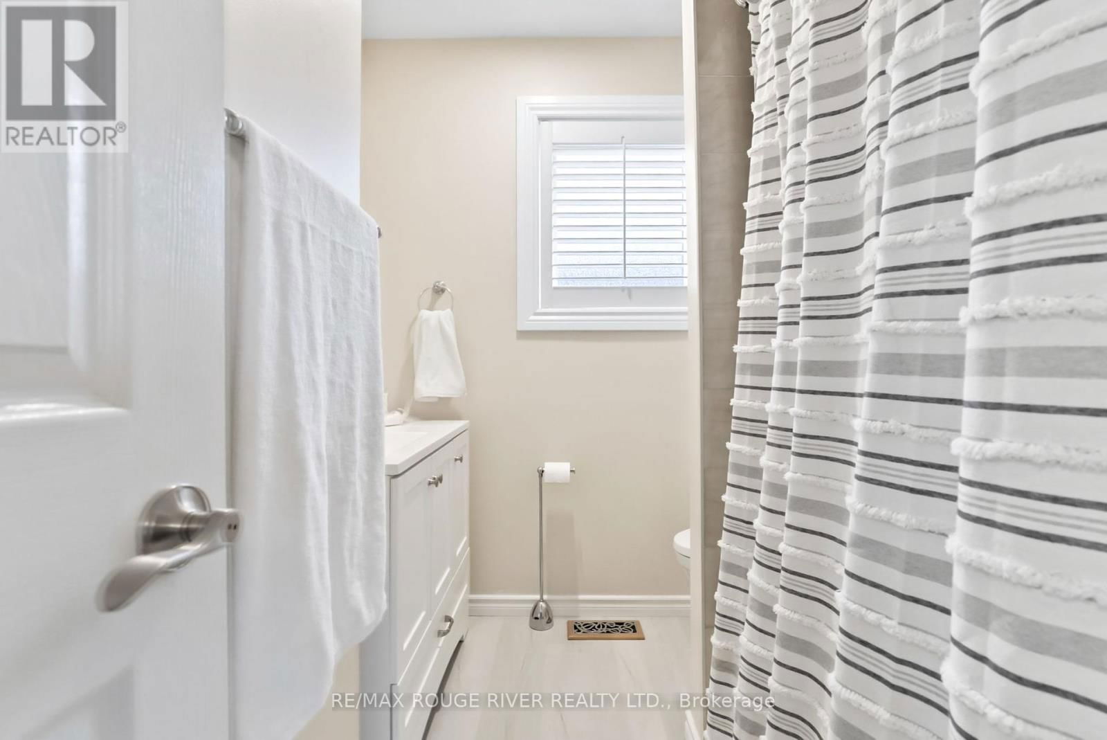 32 FENCEROW DRIVE Image 27