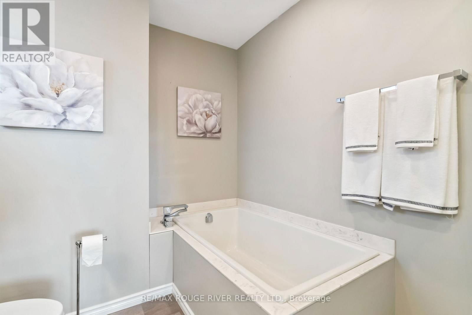 32 FENCEROW DRIVE Image 33