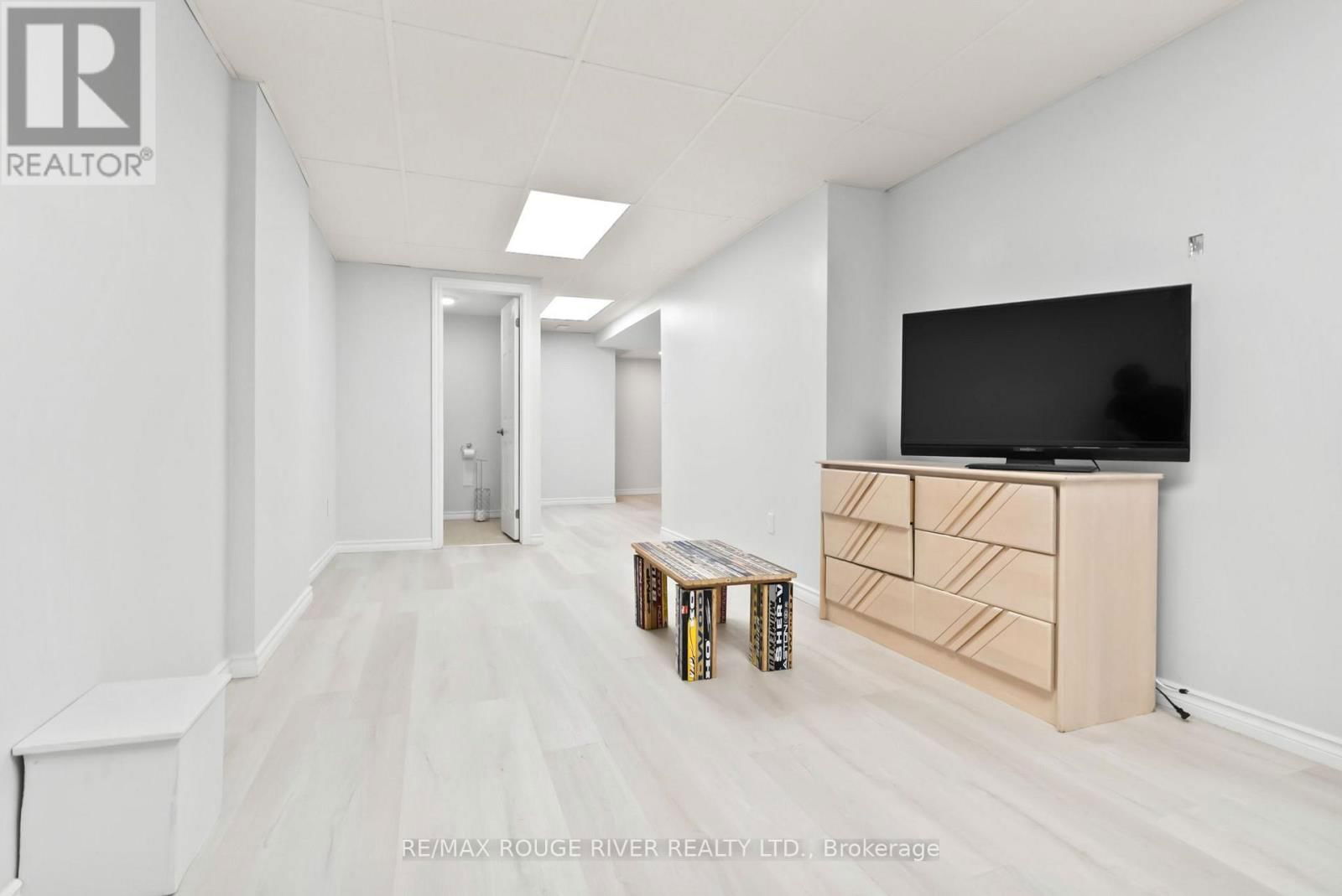 32 FENCEROW DRIVE Image 36
