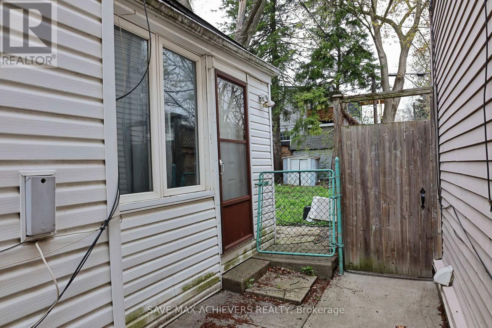 1820 DUNDAS STREET EAST Image 46