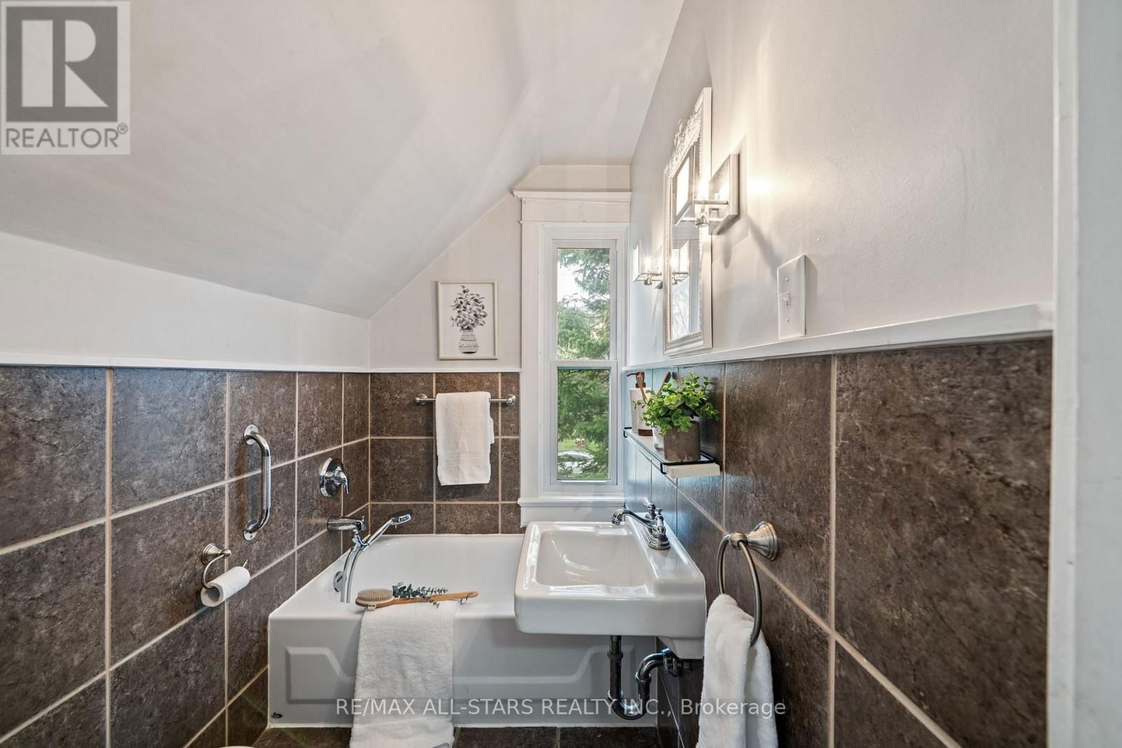 2 HENRIETTA STREET Image 25