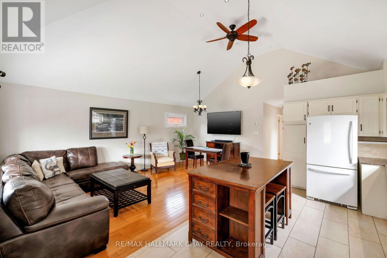 239 ELLINGTON DRIVE Image 10